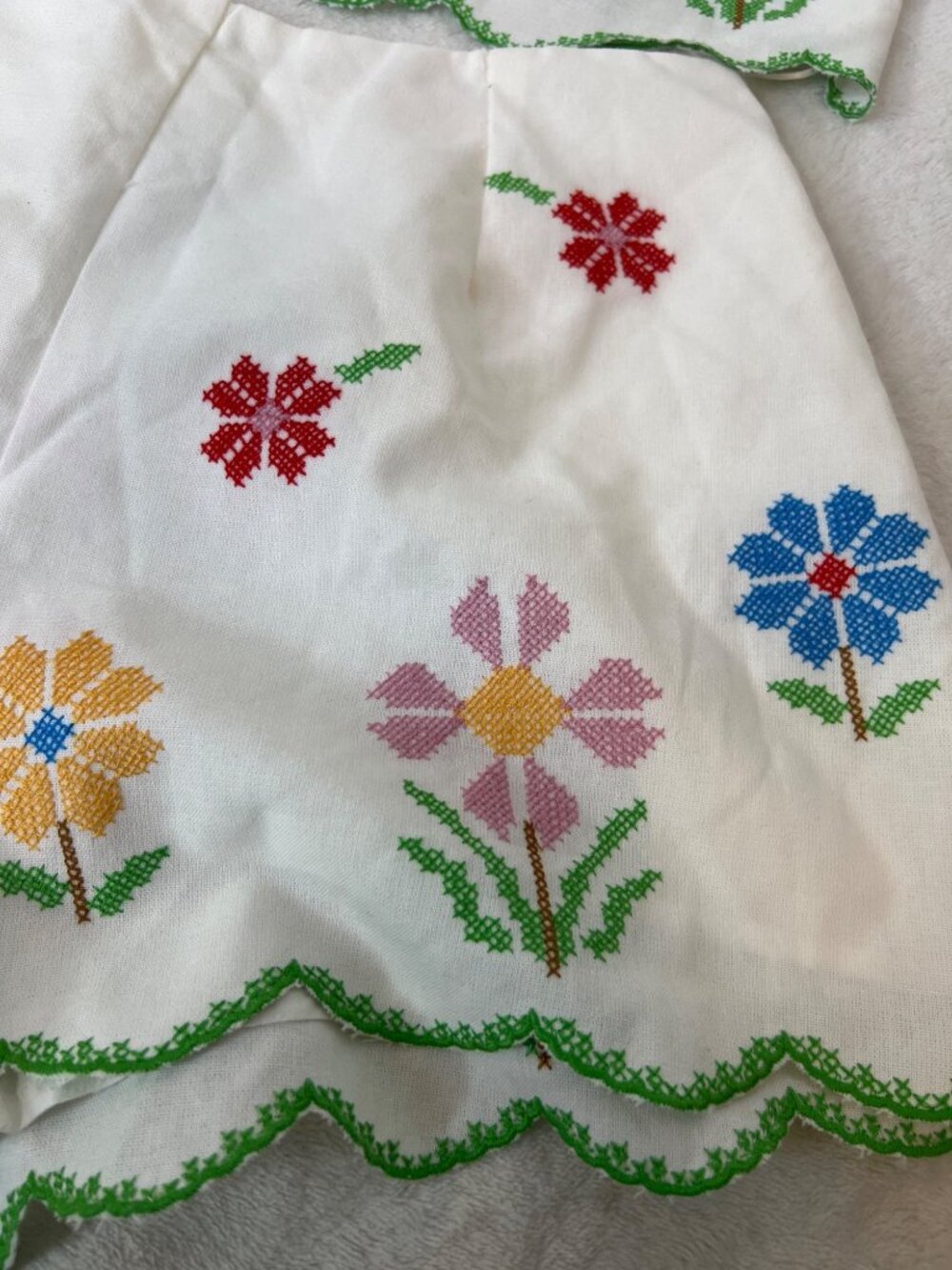 Amable By Mable Top Shorts Set Bows White Logan Floral Embroidered Festival MED - Picture 6 of 12
